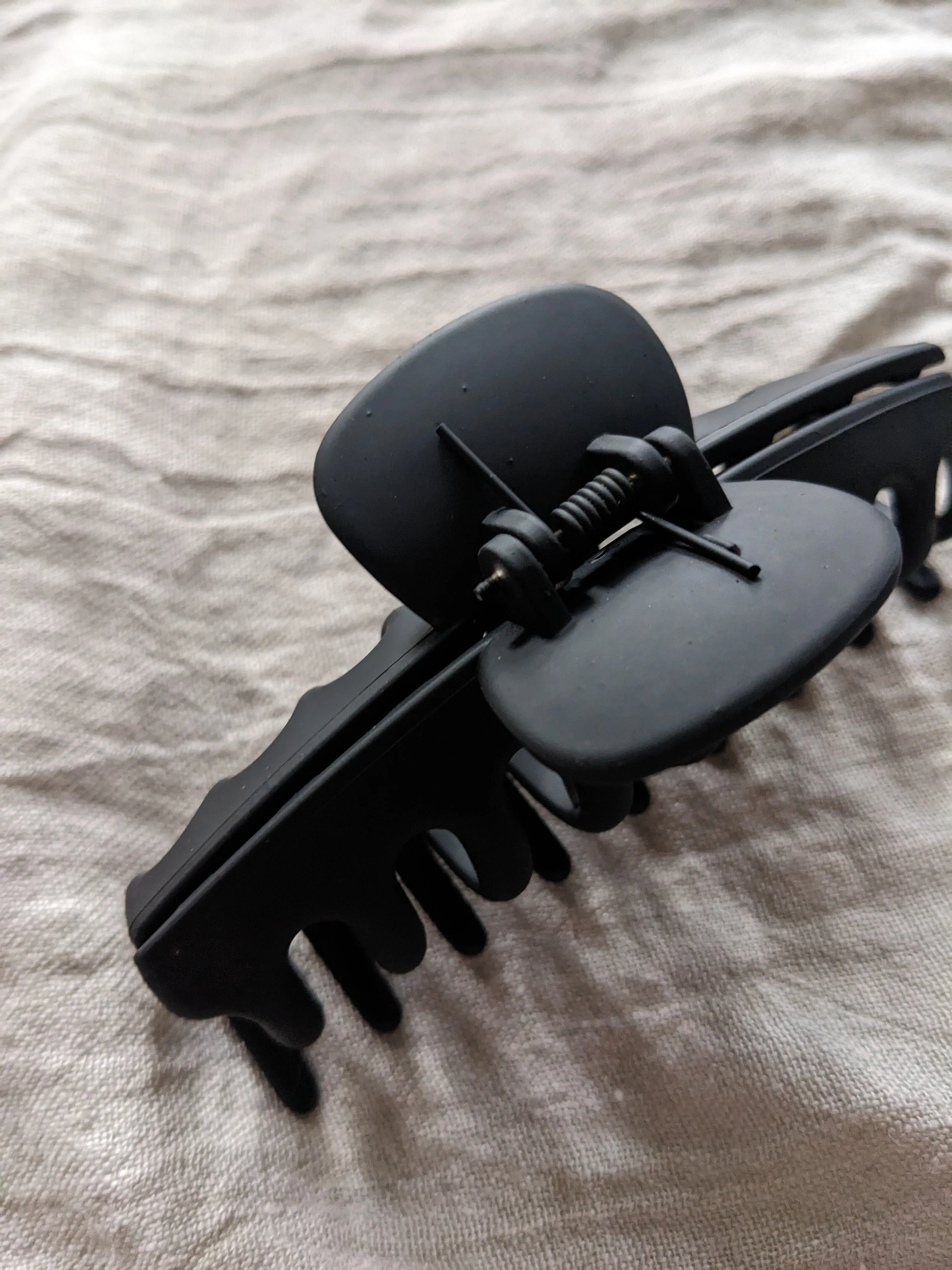 Black Medium Claw Clip