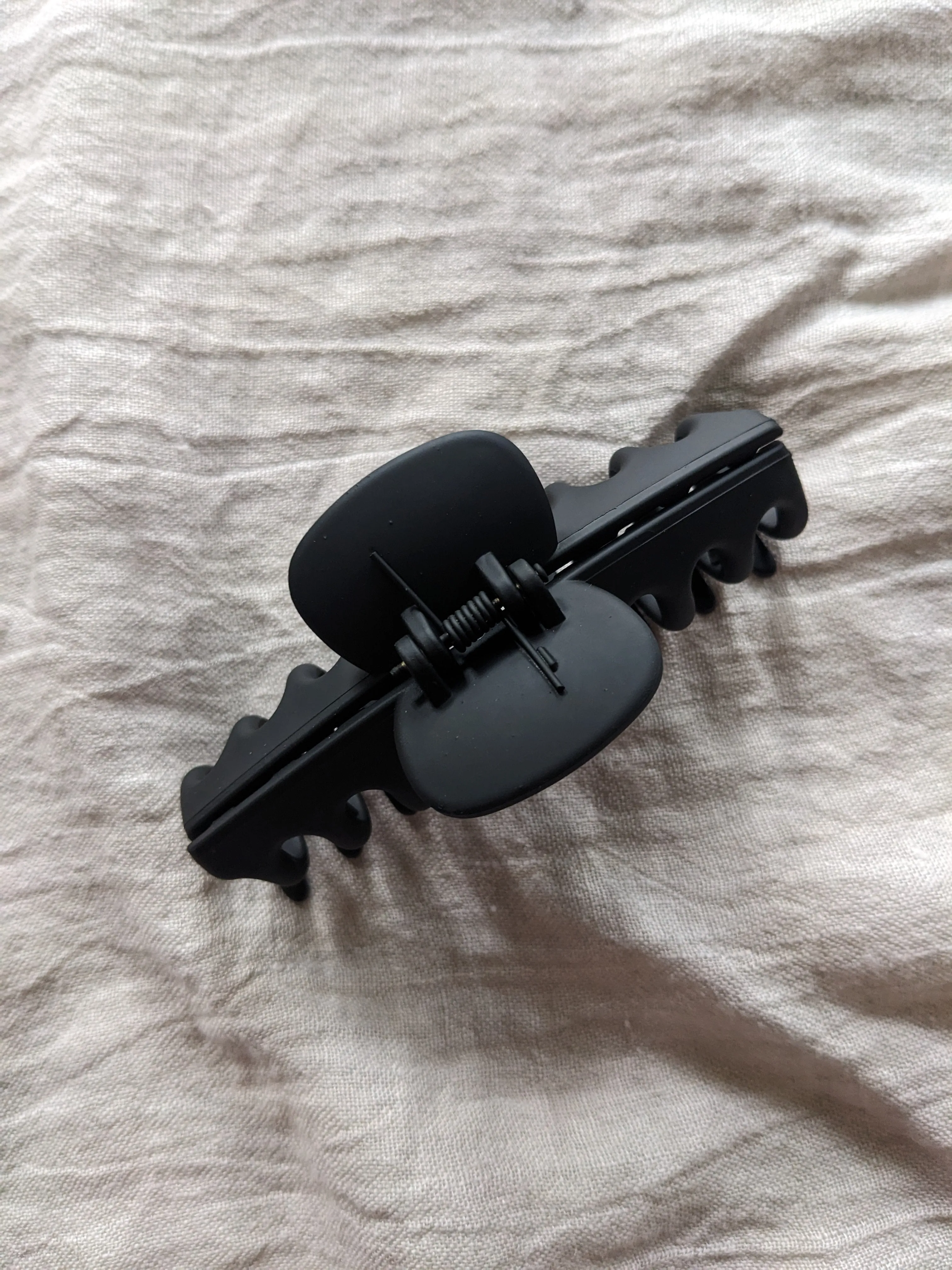 Black Medium Claw Clip