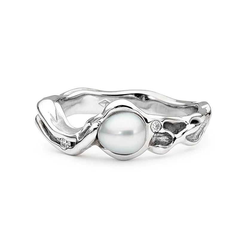 Interlocking Seedless Pearl and Diamond Rings