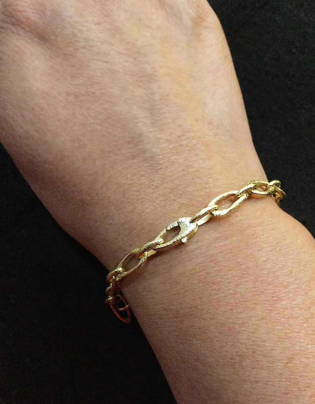 Organic Small Link Bracelet in gold