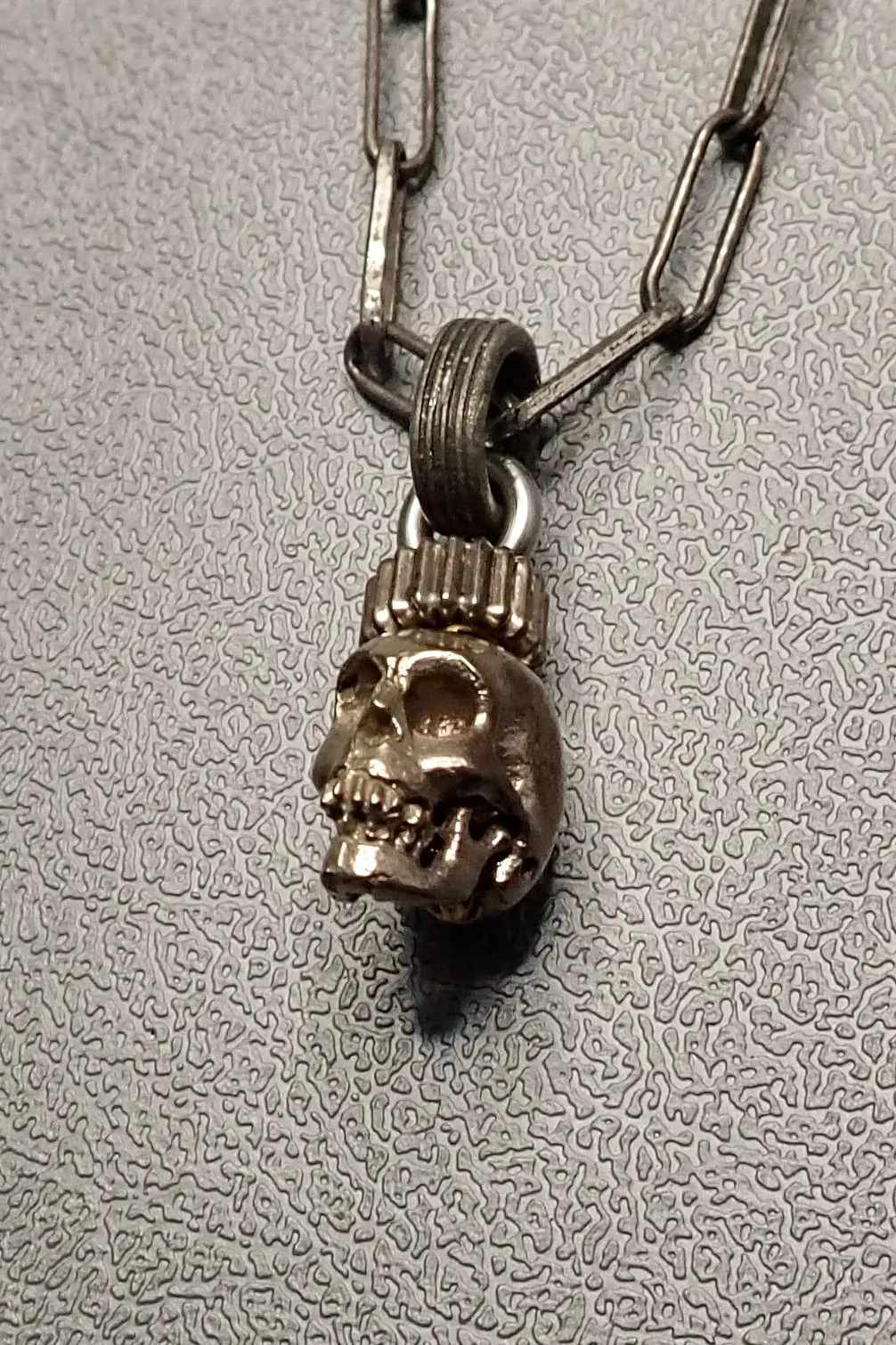 SILVER SKULL PENDANT